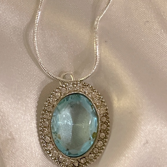 Beautiful Simulated Aqua Marine & Diamond Silver Snake Chain Necklace. NWOT - Picture 3 of 4